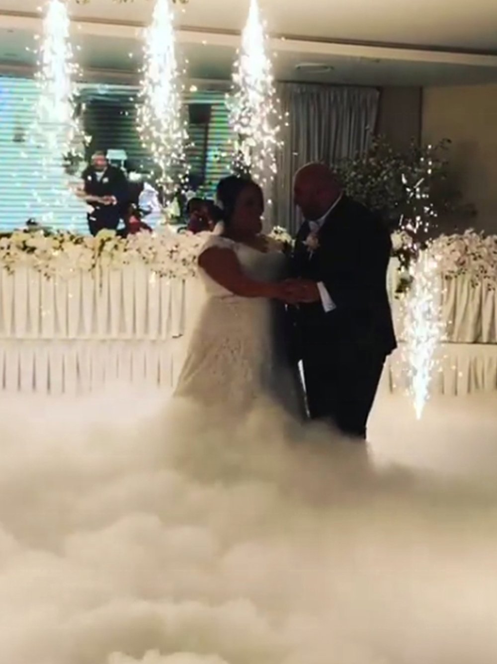 VSHOW Moving Head Led Light S711 Powerful 600w Led Module Engine Profile vshow moving head led light s711 powerful 600w led module engine profile